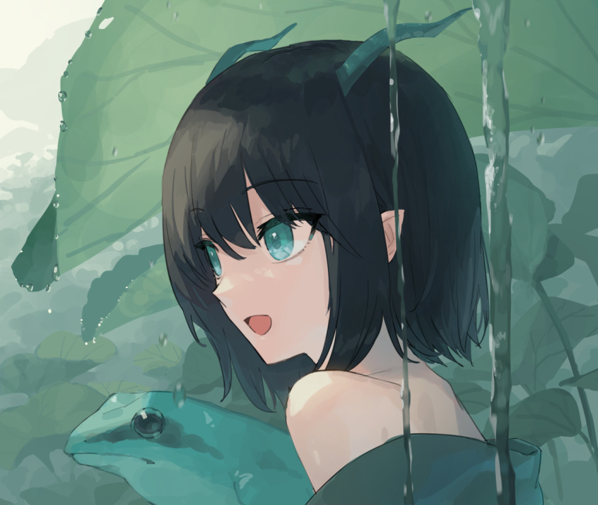 1girl :d bad_link bangs black_hair chorefuji commentary_request day frog from_side green_eyes green_shirt hair_between_eyes horns leaf medium_hair off-shoulder_shirt off_shoulder open_mouth original outdoors pointy_ears pointy_nose shirt smile tongue upper_body water_drop water_stream