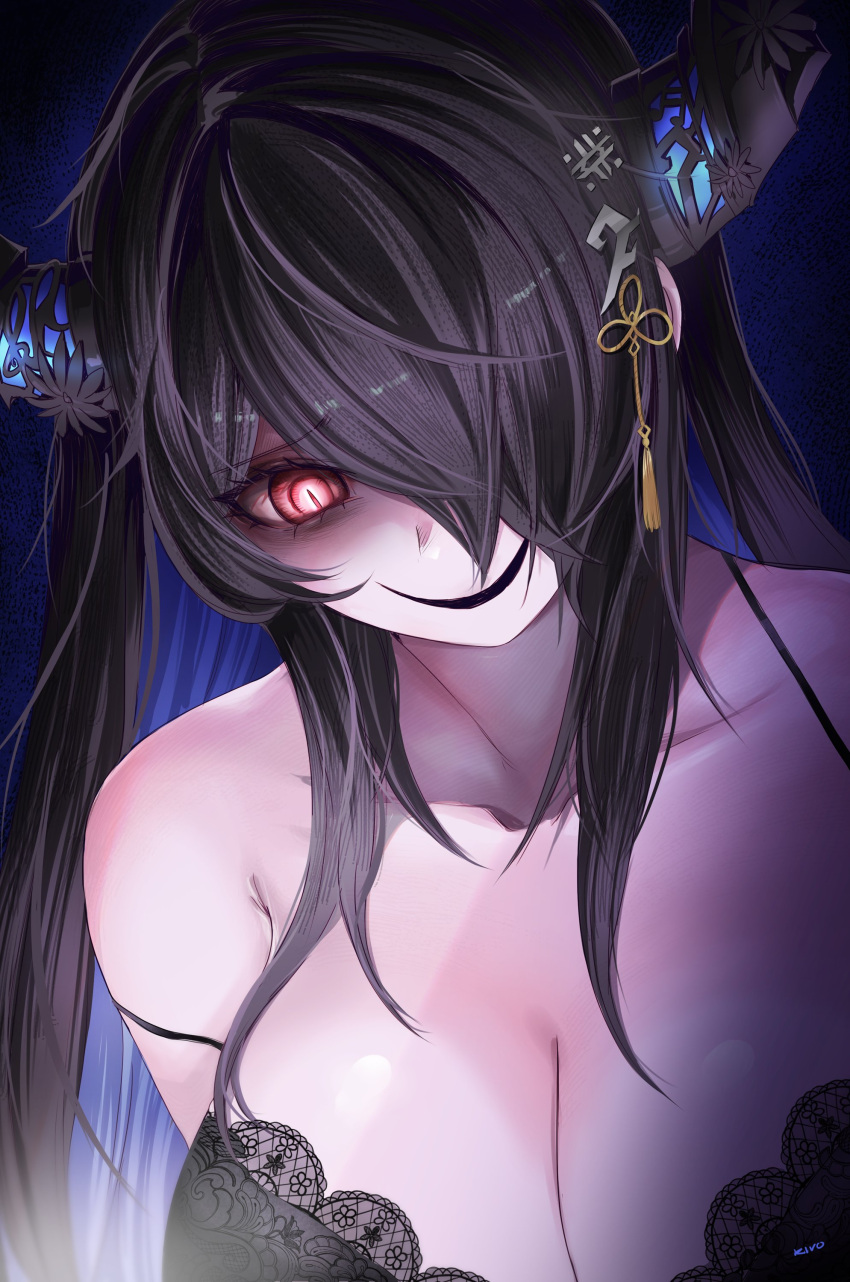 1girl absurdres alternate_costume asymmetrical_horns bare_shoulders black_hair blue_hair breasts cleavage collarbone colored_inner_hair demon_girl demon_horns english_commentary evil_smile hair_ornament hair_over_one_eye highres hololive hololive_english horns kivo large_breasts looking_down multicolored_hair nerissa_ravencroft red_eyes slit_pupils smile solo uneven_horns upper_body virtual_youtuber