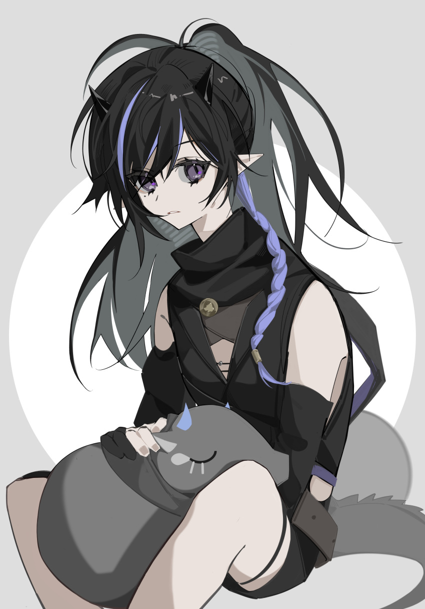 1girl absurdres animal arknights baku_(creature) bare_shoulders black_gloves black_hair black_scarf black_shirt black_shorts blacknight_(arknights) blue_hair braid elbow_gloves feet_out_of_frame gloves highres holding holding_animal horns lihuashuangxiang long_hair looking_at_viewer multicolored_hair parted_lips partially_fingerless_gloves pointy_ears ponytail purple_eyes scarf shirt shorts sitting solo streaked_hair tail