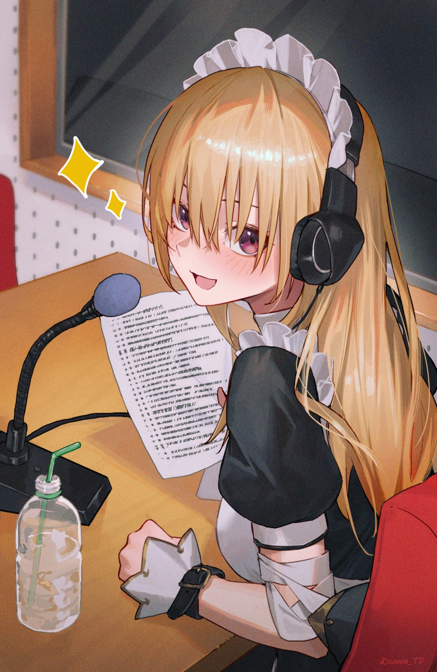 1girl absurdres apron bangs blonde_hair blush bottle drinking_straw excited headphones highres holding holding_paper long_hair looking_at_viewer looking_back maid maid_apron maid_headdress microphone original paper puffy_short_sleeves puffy_sleeves red_eyes script short_sleeves sooon sparkle table upper_body water_bottle window