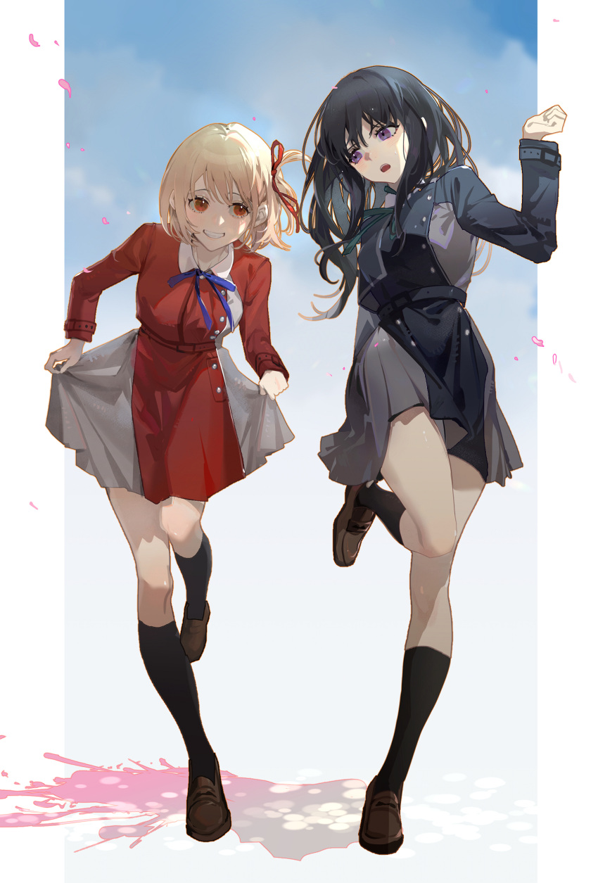 2girls absurdres black_hair blonde_hair commentary_request full_body grin hair_ribbon hand_up highres inoue_takina koulu loafers long_hair long_sleeves looking_at_another lycoris_recoil multiple_girls nishikigi_chisato red_eyes red_ribbon ribbon school_uniform shoes short_hair skirt_hold smile teeth
