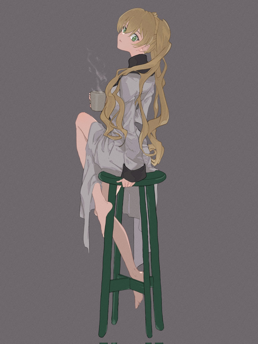 1girl 946083d1 barefoot blonde_hair cup film_grain green_eyes grey_background hair_between_eyes head_tilt highres holding holding_cup kekkai_sensen long_hair looking_at_viewer looking_back mug parted_lips simple_background sleeves_past_wrists solo stool turtleneck twintails white_(kekkai_sensen)