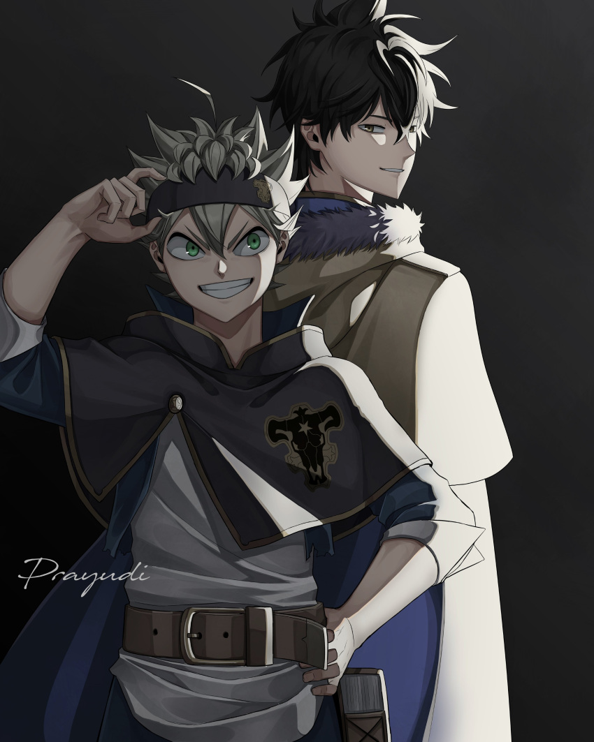 2boys absurdres artist_name asta_(black_clover) bag black_background black_clover black_hair book cape capelet feet_out_of_frame green_eyes grey_hair hand_on_headwear hand_on_hip headband highres leather leather_belt light light_rays looking_at_another male_focus multiple_boys prayudi555 shirt signature simple_background smile spiked_hair teeth yellow_eyes yuno_(black_clover)