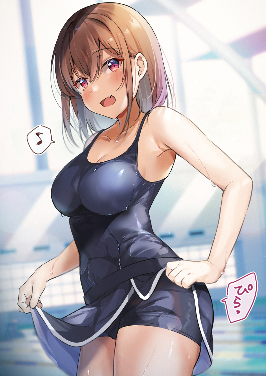 1girl :d bangs bare_arms black_skirt black_swimsuit blurry blurry_background blush breasts brown_hair cleavage clothes_lift collarbone commentary_request fang hair_between_eyes highres indoors lifted_by_self looking_at_viewer medium_breasts medium_hair musical_note open_mouth original pool red_eyes shiro_kuma_shake skin_fang skirt skirt_lift smile solo spoken_musical_note standing swimsuit wet