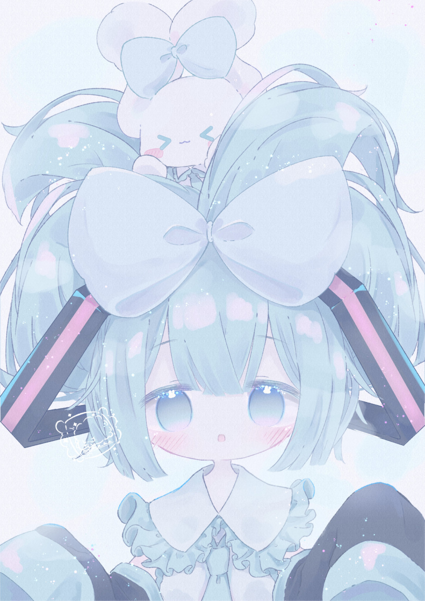 &gt;_&lt; 1girl :3 :o absurdres amamona_p aqua_eyes aqua_hair aqua_necktie bangs black_sleeves blue_bow blush blush_stickers bow cinnamiku cinnamoroll collared_shirt commentary creature_on_head crossover frilled_shirt_collar frills hair_bow hair_ornament hatsune_miku highres looking_at_viewer necktie open_mouth pastel_colors sanrio shirt signature simple_background sleeves_past_fingers sleeves_past_wrists tied_ears updo upper_body vocaloid white_shirt wide_sleeves