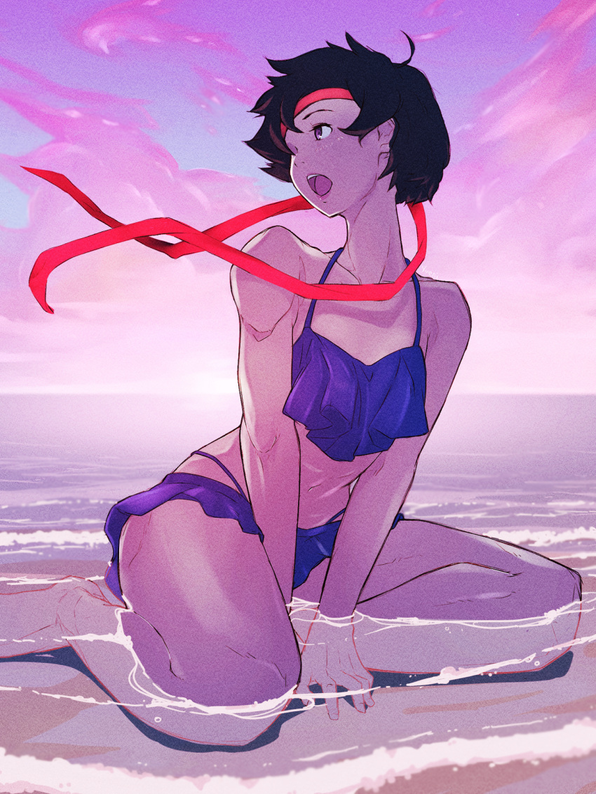 1girl barefoot bikini black_hair blue_swimsuit brown_eyes cloud cloudy_sky commentary_request frilled_bikini frills full_body headband highres horizon kasugano_sakura looking_to_the_side multi-strapped_bikini_bottom navel ocean open_mouth partially_submerged red_headband short_hair sitting sky solo street_fighter sunset swimsuit teeth upper_teeth v_arms water yokozuwari yuenibushi