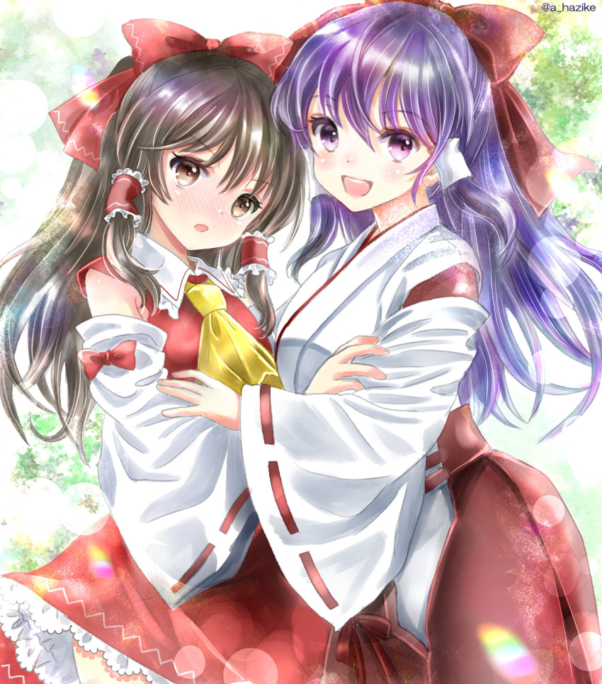 2girls artist_name ascot bangs blush bow breasts brown_hair collared_dress commentary_request dress frills green_background grey_hair hair_between_eyes hair_ornament hair_tubes hajike_akira hakurei_reimu hakurei_reimu_(pc-98) hands_up highres long_hair long_sleeves looking_at_viewer medium_breasts multiple_girls open_mouth purple_eyes purple_hair red_bow red_dress red_skirt shirt skirt smile standing teeth tongue touhou touhou_(pc-98) white_background white_shirt wide_sleeves yellow_ascot