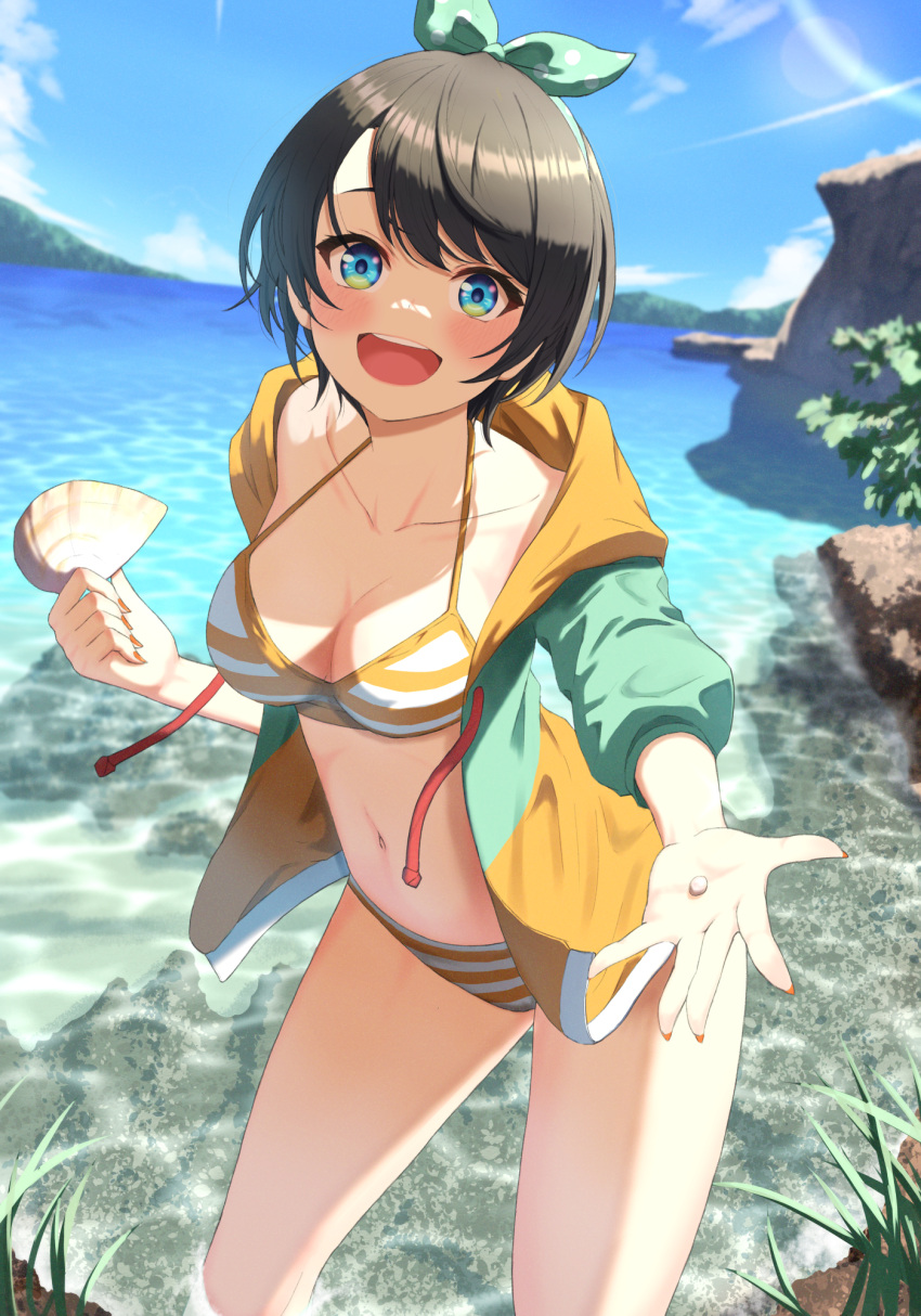 1girl :d aqua_hairband bangs bikini black_hair blue_eyes blue_sky bowsan breasts cleavage cloud collarbone commentary_request day green_jacket hairband highres holding holding_shell hololive jacket looking_at_viewer medium_breasts multicolored_clothes multicolored_jacket navel ocean oozora_subaru open_clothes open_jacket open_mouth orange_bikini orange_jacket outdoors parted_bangs polka_dot polka_dot_hairband shell short_hair sky smile solo standing striped striped_bikini swimsuit teeth thighs upper_teeth virtual_youtuber