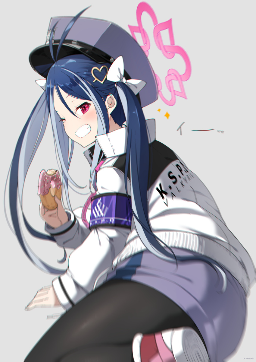 1girl antenna_hair armband black_pantyhose blue_archive blue_hair bow doughnut food fubuki_(blue_archive) grey_background grin hair_bow halo hat highres holding holding_food jacket long_hair long_sleeves looking_at_viewer mishima_hiroji multicolored_hair one_eye_closed pantyhose red_eyes simple_background skirt smile solo twintails two-tone_hair white_bow white_jacket