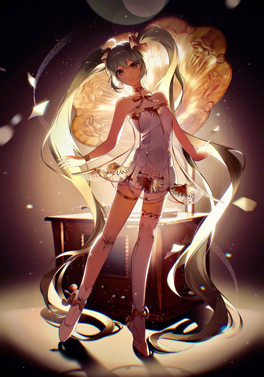 1girl absurdly_long_hair asymmetrical_legwear ballet_dress ballet_slippers bangs bare_shoulders body_writing bracelet closed_mouth commentary_request dress en_pointe full_body gold_choker gold_trim gramophone_miku hair_ornament hatsune_miku highres jewelry kanvien long_hair looking_at_viewer phonograph see-through see-through_dress single_thighhigh smile solo standing standing_on_one_leg strapless strapless_dress thighhighs thighlet tiptoes twintails very_long_hair vocaloid white_dress white_thighhighs