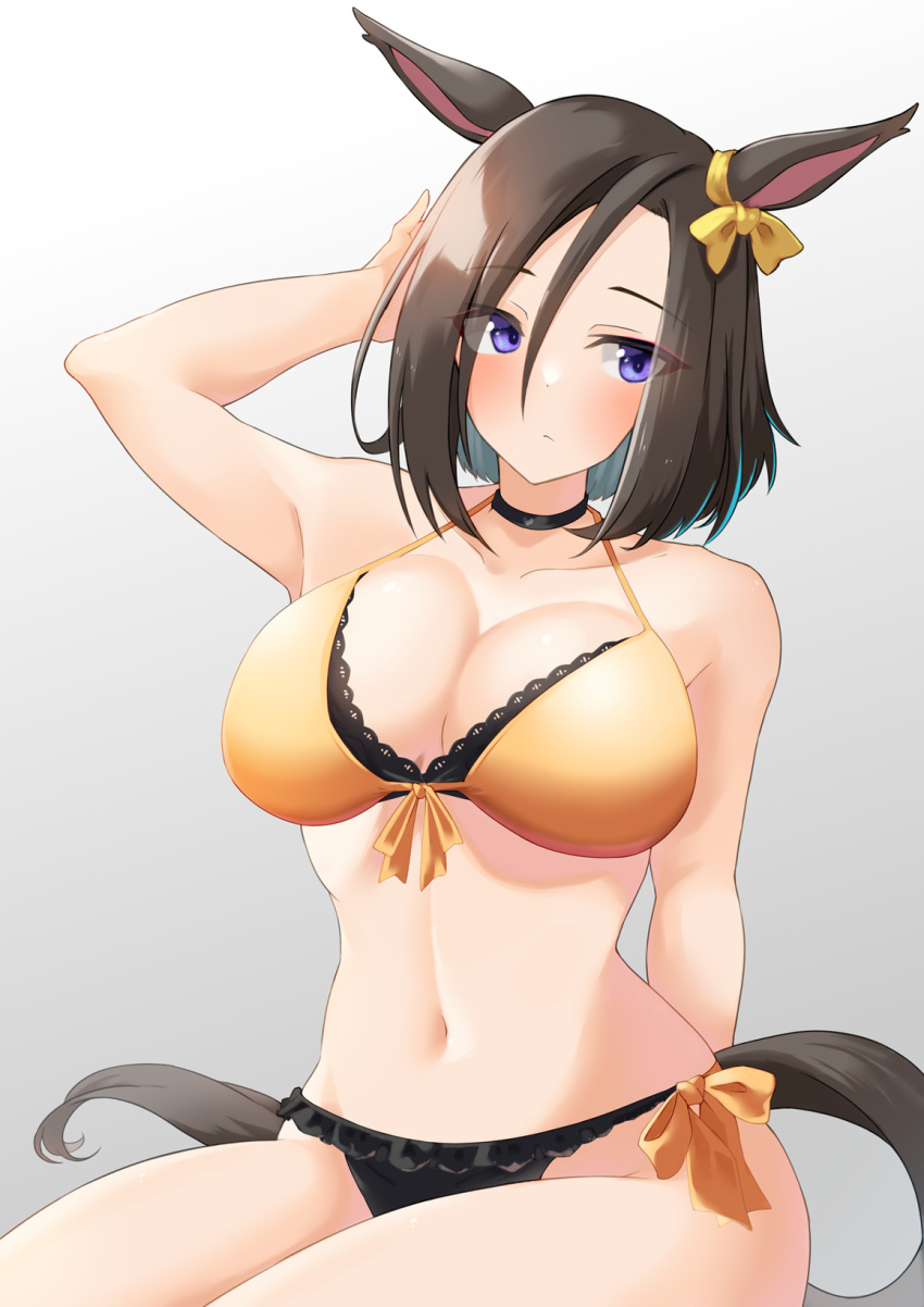 1girl air_groove_(umamusume) animal_ears arm_up bare_arms bare_shoulders bikini black_choker black_hair blush bow breasts choker cleavage commentary_request ear_bow front-tie_bikini front-tie_top gradient gradient_background grey_background halterneck highres horse_ears komb large_breasts looking_at_viewer navel partial_commentary purple_eyes short_hair side-tie_bikini solo stomach swimsuit tail thighs umamusume yellow_bikini yellow_bow