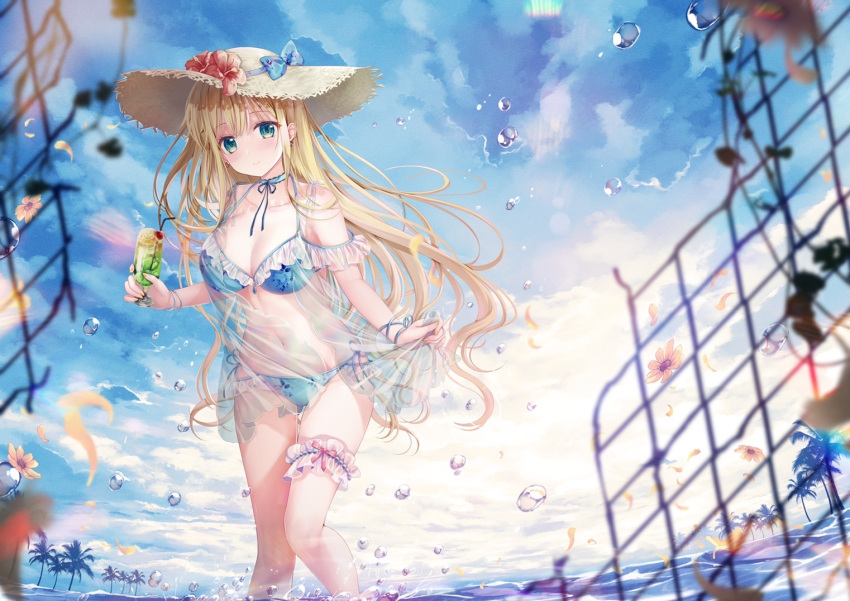 1girl bangs bikini blonde_hair blue_bikini blue_bow blue_sky blurry blurry_foreground bow breasts brown_headwear chain-link_fence cleavage closed_mouth cloud cloudy_sky commentary_request day depth_of_field feet_out_of_frame fence flower green_eyes hat hat_flower inagaki_minami long_hair looking_at_viewer medium_breasts outdoors petals red_flower see-through side-tie_bikini sky smile solo sousouman standing straw_hat swimsuit twinbox_school very_long_hair water water_drop yellow_flower