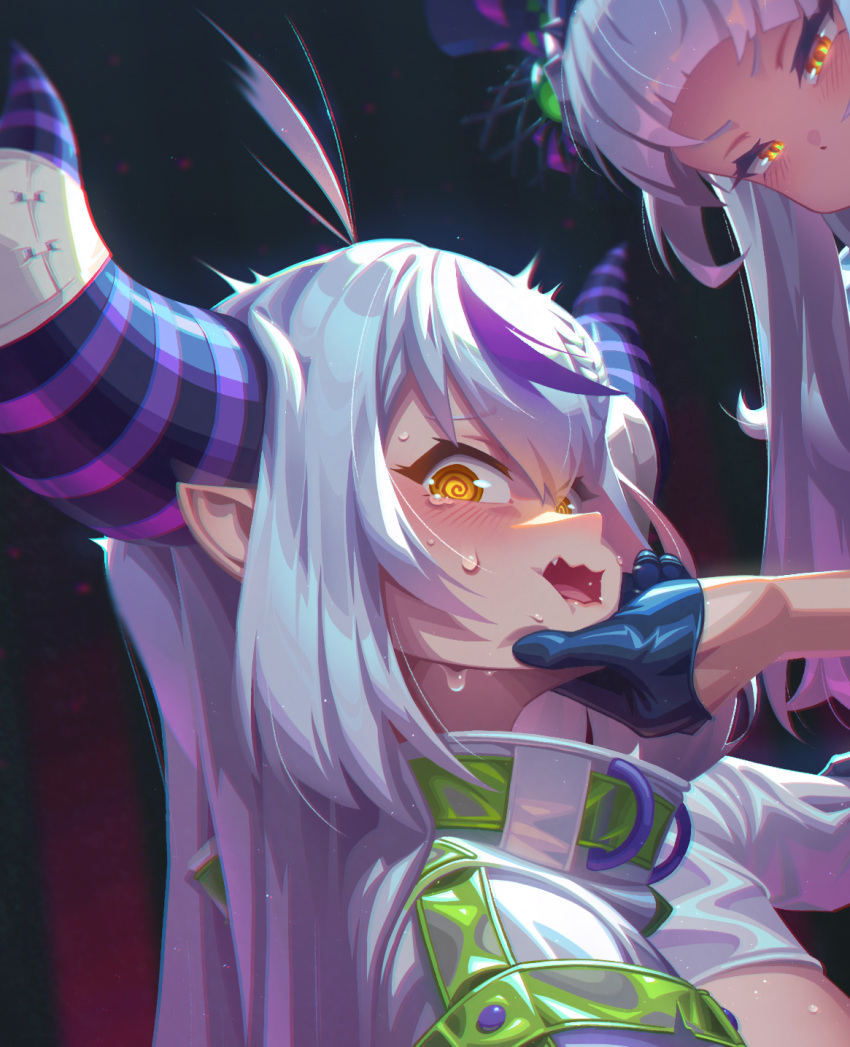 2girls @_@ ahoge bangs black_gloves blush demon_horns fang gloves grabbing_another's_chin grey_hair hair_between_eyes hand_on_another's_chin highres hololive horns la+_darknesss long_hair looking_at_another multicolored_hair multiple_girls murasaki_shion open_mouth pointy_ears purple_hair regition sideways_glance simple_background streaked_hair sweat virtual_youtuber yellow_eyes