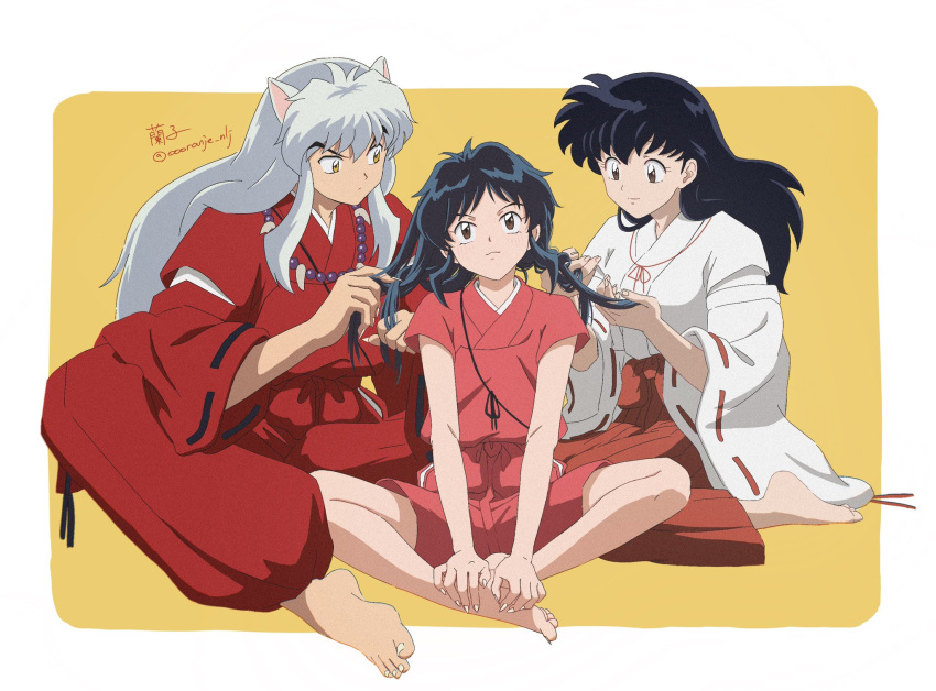 1boy 2girls animal_ears bangs barefoot black_hair dog_ears family han'you_no_yashahime highres higurashi_kagome inuyasha inuyasha_(character) japanese_clothes jewelry kimono long_hair long_sleeves moroha multiple_girls necklace oooranje_nlj red_kimono twitter_username tying_hair white_hair wide_sleeves