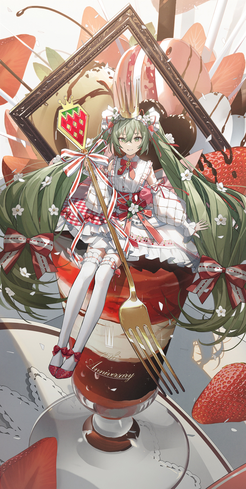 1girl bangs bow bowtie braid crown detached_sleeves dress flower food fork frilled_dress frills fruit green_eyes green_hair hair_between_eyes hair_bow hair_flower hair_ornament hair_ribbon hatsune_miku highres kieed long_hair looking_at_viewer parted_lips red_bow red_bowtie red_footwear red_ribbon ribbon sitting solo strawberry thighhighs twintails very_long_hair vocaloid white_dress white_flower white_thighhighs