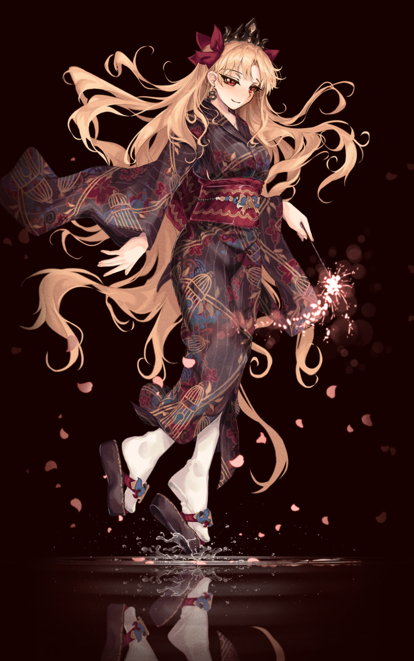 1girl asymmetrical_sleeves bangs black_kimono blonde_hair earrings ereshkigal_(fate) fate/grand_order fate_(series) fireworks highres holding_fireworks hoop_earrings infinity japanese_clothes jewelry kimono long_hair obi parted_bangs print_kimono red_eyes reflection ru_251 sash smile socks solo sparkler tabi two_side_up uneven_sleeves very_long_hair white_socks wide_sleeves yukata zouri