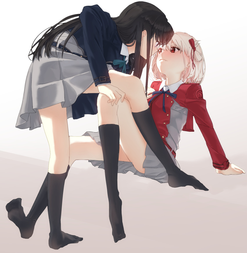 2girls akineru4 biting black_hair black_socks blonde_hair blush closed_mouth eye_contact hand_on_another's_knee highres inoue_takina kneehighs lip_biting long_hair looking_at_another lycoris_recoil lycoris_uniform multiple_girls nishikigi_chisato purple_eyes red_eyes short_hair socks yuri