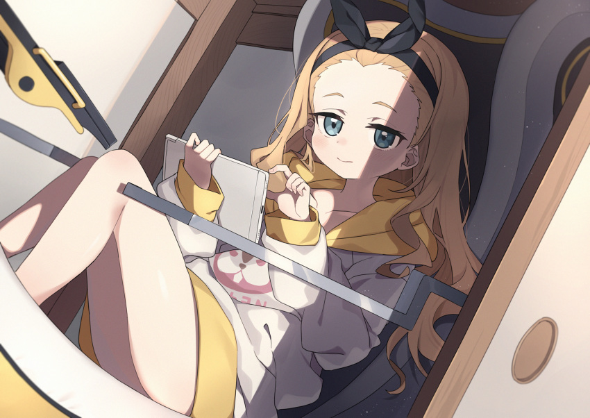 1girl black_hairband black_ribbon blonde_hair blue_eyes chair closed_mouth collarbone commentary_request feet_out_of_frame forehead hair_ribbon hairband highres holding hood hood_down hoodie knees_up kurumi_(lycoris_recoil) long_hair looking_at_viewer lycoris_recoil office_chair on_chair ribbon sitting solo tablet_pc very_long_hair wagashi928 white_hoodie