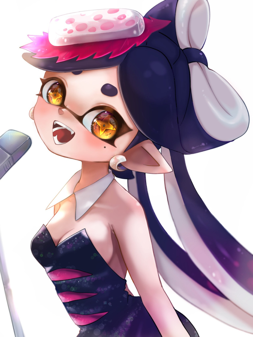 +_+ 1girl arms_at_sides bangs bare_shoulders blush bow-shaped_hair breasts callie_(splatoon) cleavage commentary_request detached_collar earrings fangs happy highres jewelry jumpsuit leaning_forward long_hair looking_at_viewer medium_breasts microphone microphone_stand mole mole_under_eye music nu_(ura_mya_pain) object_on_head open_mouth parted_bangs pointy_ears purple_hair purple_jumpsuit short_jumpsuit simple_background singing smile solo splatoon_(series) splatoon_1 standing teeth tentacle_hair tentacles thick_eyebrows twintails upper_body white_background yellow_eyes