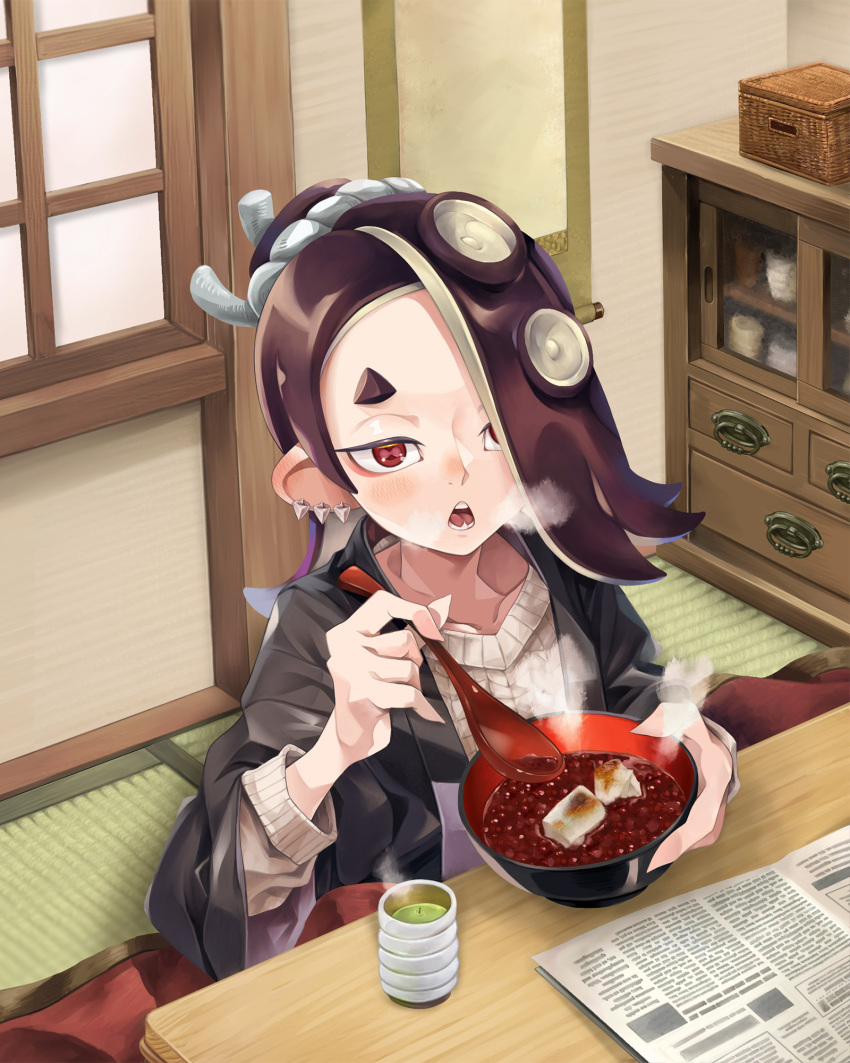 1girl bowl cephalopod_eyes collarbone commentary_request eyelashes food hair_over_one_eye highres holding holding_spoon indoors jajanome medium_hair newspaper open_mouth red_eyes red_hair shiver_(splatoon) solo splatoon_(series) splatoon_3 spoon steam teeth tentacle_hair thick_eyebrows tooth_earrings