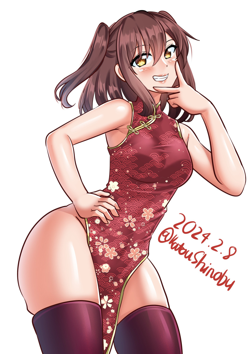 1girl absurdres alternate_costume artist_name bare_arms bare_shoulders black_thighhighs blush breasts brown_eyes brown_hair china_dress chinese_clothes dated dress gold_trim hand_on_own_hip highres kantai_collection katou_shinobu looking_at_viewer one-hour_drawing_challenge print_dress red_dress sendai_(kancolle) short_hair sleeveless smile thighhighs thighs twitter_username two_side_up v white_background