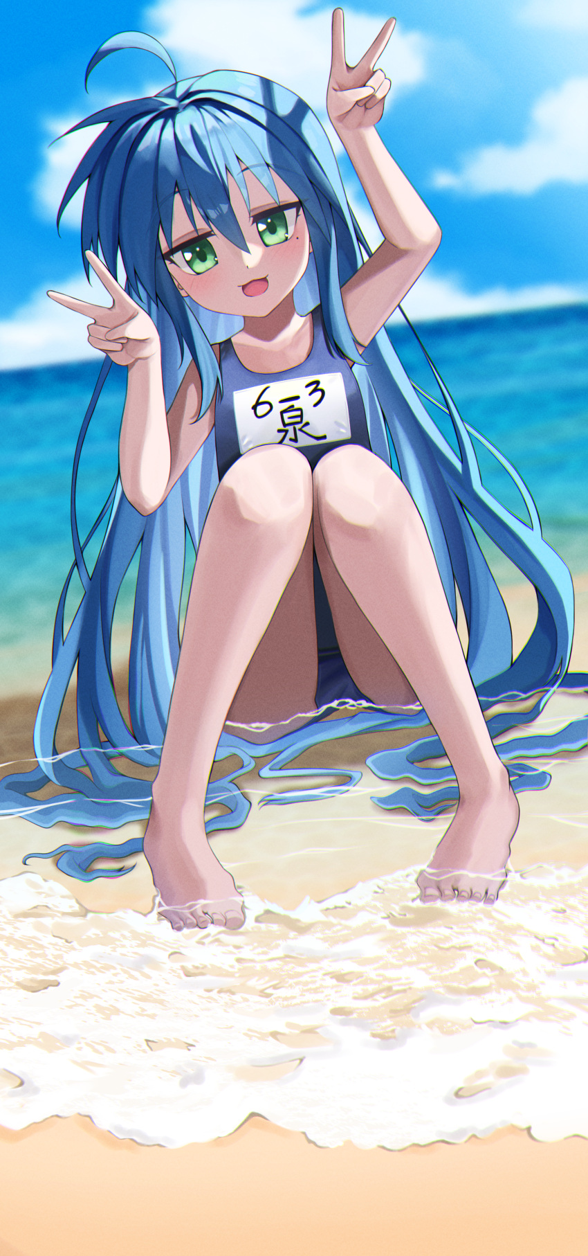 1girl absurdres ahoge arms_up beach black_one-piece_swimsuit blue_hair blurry blurry_background blush character_name chromatic_aberration day double_v film_grain full_body green_eyes hair_between_eyes highres horizon izumi_konata knees_together_feet_apart long_hair lucky_star mole mole_under_eye ocean one-piece_swimsuit open_mouth outdoors school_swimsuit sitting smile solo sunlight swimsuit toenails toes v water yaki_tai
