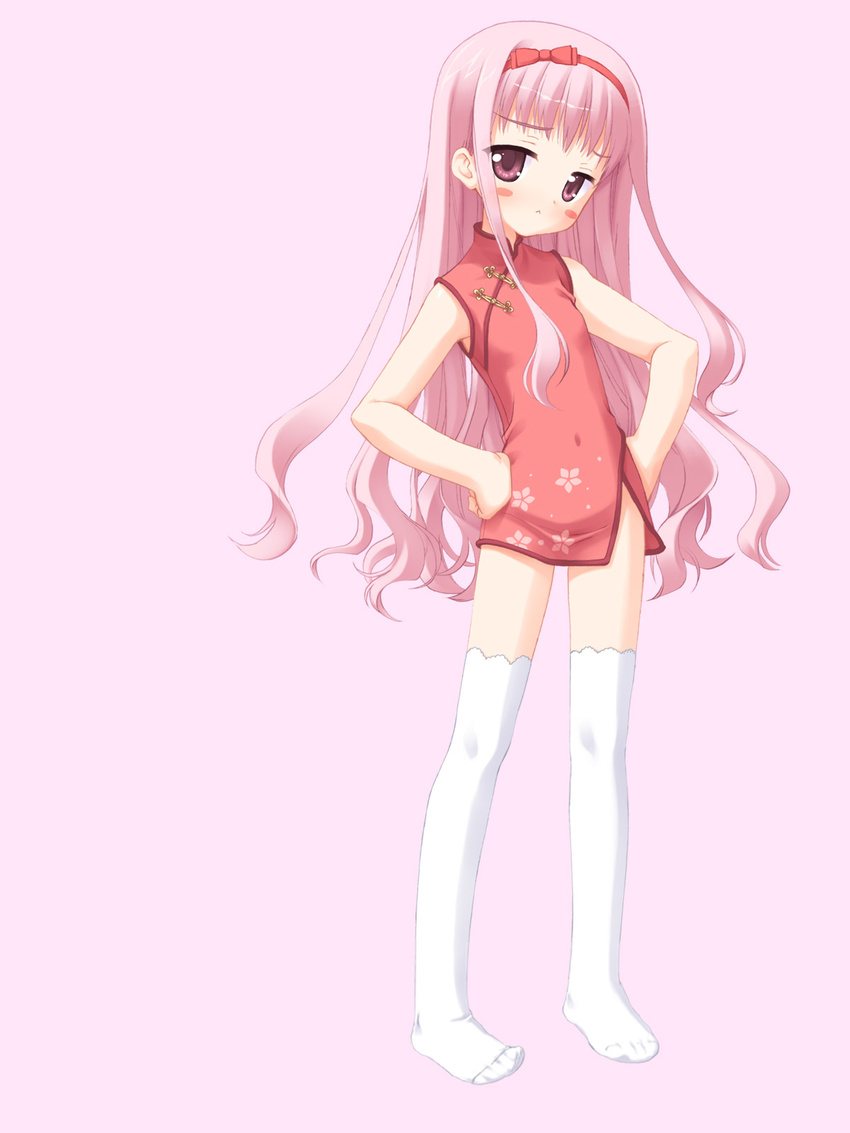 :&lt; blush blush_stickers china_dress chinese_clothes dress empty_x_embryo feet flat_chest frown fushimi_makina highres kobuichi long_hair muririn pink_eyes pink_hair simple_background solo standing thighhighs