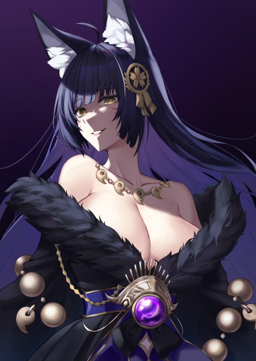 1girl ahoge animal_ear_fluff animal_ears azur_lane bangs bare_shoulders beads black_hair blue_hair blunt_bangs breasts cleavage collarbone dark_blue_hair dress facial_mark fox_ears fox_girl fur-trimmed_kimono fur_trim gradient gradient_background grin highres japanese_clothes jewelry kimono large_breasts long_hair looking_at_viewer low_neckline magatama magatama_necklace musashi_(azur_lane) necklace off-shoulder_dress off_shoulder prayer_beads simple_background smile solo upper_body whisker_markings yellow_eyes yorugami_rei