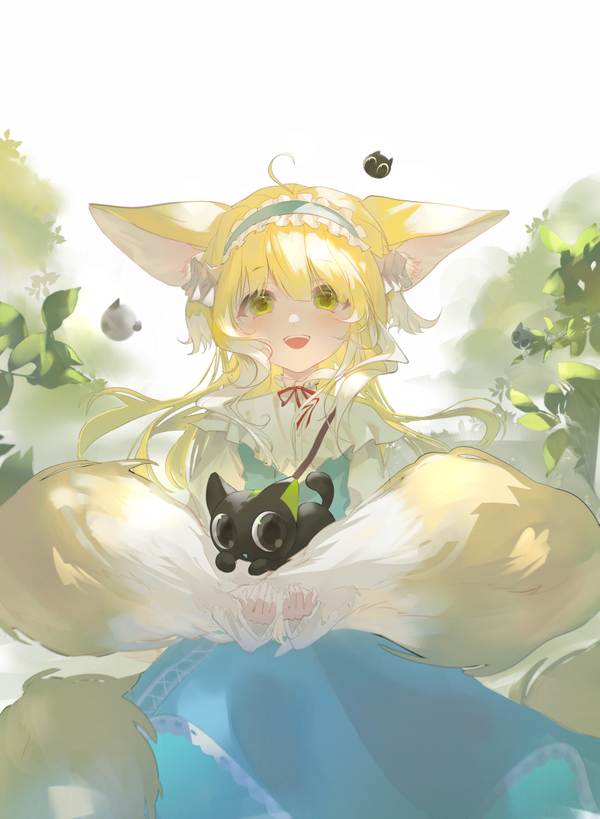 1girl :d absurdres ahoge animal_ears arknights black_cat blonde_hair blue_hairband cat cowboy_shot floating_hair fox_ears fox_girl fox_tail green_eyes hair_down hairband highres holding_tail kitsune leaf long_hair looking_at_viewer mie_mie_shuang_pi_nai multicolored_hair multiple_tails neck_ribbon official_alternate_costume open_mouth red_ribbon ribbon simple_background smile solo straight-on streaked_hair suzuran_(arknights) suzuran_(praise_spring)_(arknights) tail teeth upper_teeth white_background white_hair