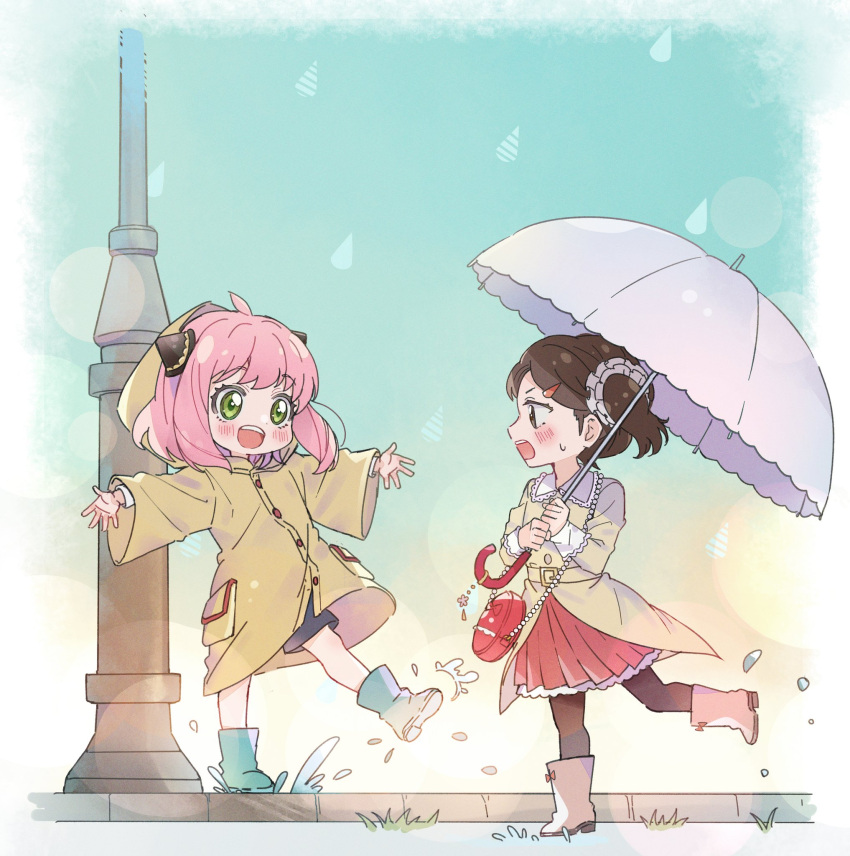 +1_(yakusoku0722) 2girls anya_(spy_x_family) becky_blackbell boots child commentary_request dress female_child green_eyes hair_ornament hairpods highres holding lamppost long_sleeves looking_at_another multiple_girls open_mouth outdoors outstretched_arms pink_hair rain raincoat short_hair simple_background splashing spy_x_family teeth umbrella upper_teeth water wet