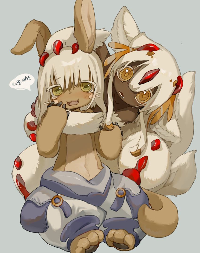 1girl 1other androgynous animal_ears bangs blonde_hair blue_pants blush body_fur brown_fur chinese_text claws clinging colored_eyelashes dark-skinned_female dark_skin extra_arms fangs faputa fewer_digits flute78103326 full_body furry green_eyes grey_background hand_on_another's_arm hand_on_another's_head highres horizontal_pupils horns looking_at_viewer made_in_abyss monster_girl multiple_horns multiple_tails nanachi_(made_in_abyss) navel open_mouth pants rabbit_ears red_horns sharp_teeth short_hair simple_background sitting speech_bubble tail teeth translation_request whiskers white_fur white_hair yellow_eyes