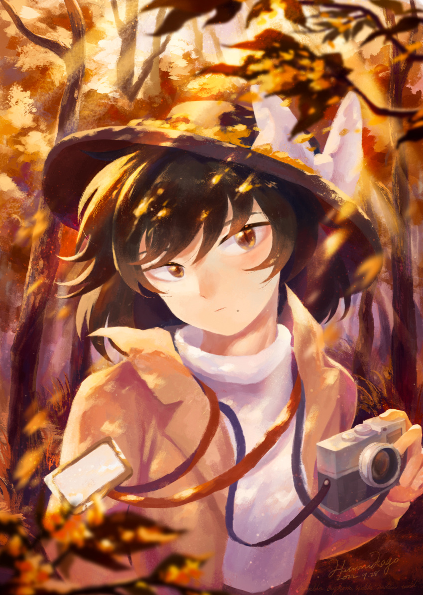 1girl autumn bangs black_headwear bow brown_eyes brown_hair brown_jacket camera closed_mouth commentary cookie_(touhou) expressionless forest hat hat_bow highres holding holding_camera jacket jiko_mujun lakenightbug lanyard looking_at_viewer mole mole_under_mouth nature osmanthus shirt short_hair solo touhou tree upper_body usami_renko white_bow white_shirt