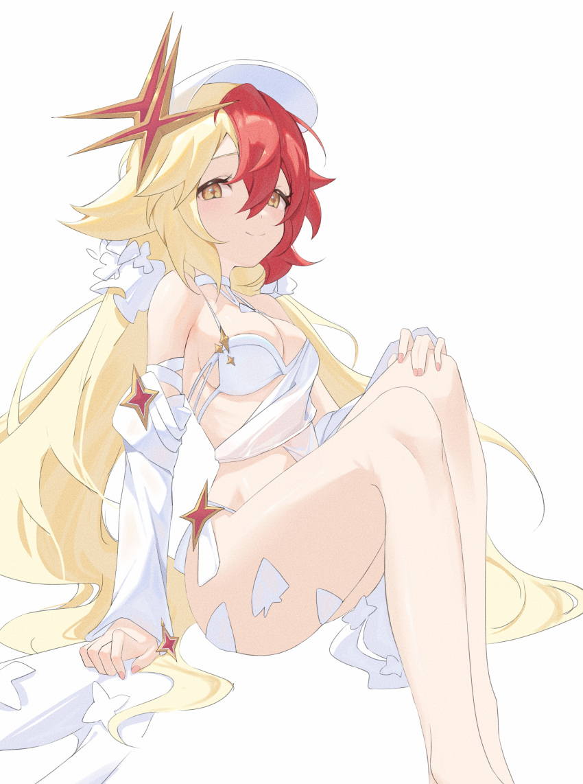 +_+ 1girl absurdres alchemy_stars bare_shoulders bikini blonde_hair blush breasts choker cleavage closed_mouth detached_sleeves feet_out_of_frame groin gronru_(alchemy_stars) gronru_(day_at_the_aquarium)_(alchemy_stars) hair_between_eyes hat highres knees_up krifu long_hair looking_at_viewer multicolored_hair red_hair simple_background sitting small_breasts smile solo swimsuit two-tone_hair white_background white_bikini white_headwear