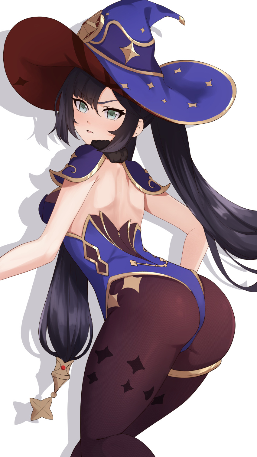 1girl absurdres ass backless_leotard bangs bare_arms breasts brown_pantyhose capelet fur-trimmed_capelet fur_trim genshin_impact gold_trim green_eyes hat highres kong_ting looking_at_viewer medium_breasts mona_(genshin_impact) no_detached_sleeves pantyhose ponytail_holder purple_capelet purple_headwear shadow shoulder_blades sidelocks simple_background solo sparkle_print swept_bangs thighlet thighs twintails v-shaped_eyebrows white_background witch_hat