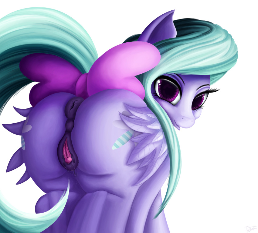 2018 accessory anatomically_correct anatomically_correct_anus anatomically_correct_genitalia anatomically_correct_pussy anus blue_hair bodily_fluids bow_accessory bow_ribbon butt cutie_mark digital_media_(artwork) equid equine eyelashes feathered_wings feathers female feral flitter_(mlp) friendship_is_magic furgonomics genital_fluids genitals hair hasbro heart_clitoris hi_res horse looking_at_viewer looking_back looking_back_at_viewer mammal my_little_pony pegasus pink_bow pony puffy_anus purple_body purple_eyes purple_feathers pussy pussy_juice rear_view ribbons simple_background solo tail_accessory tail_bow tail_ribbon tyzain white_background wings