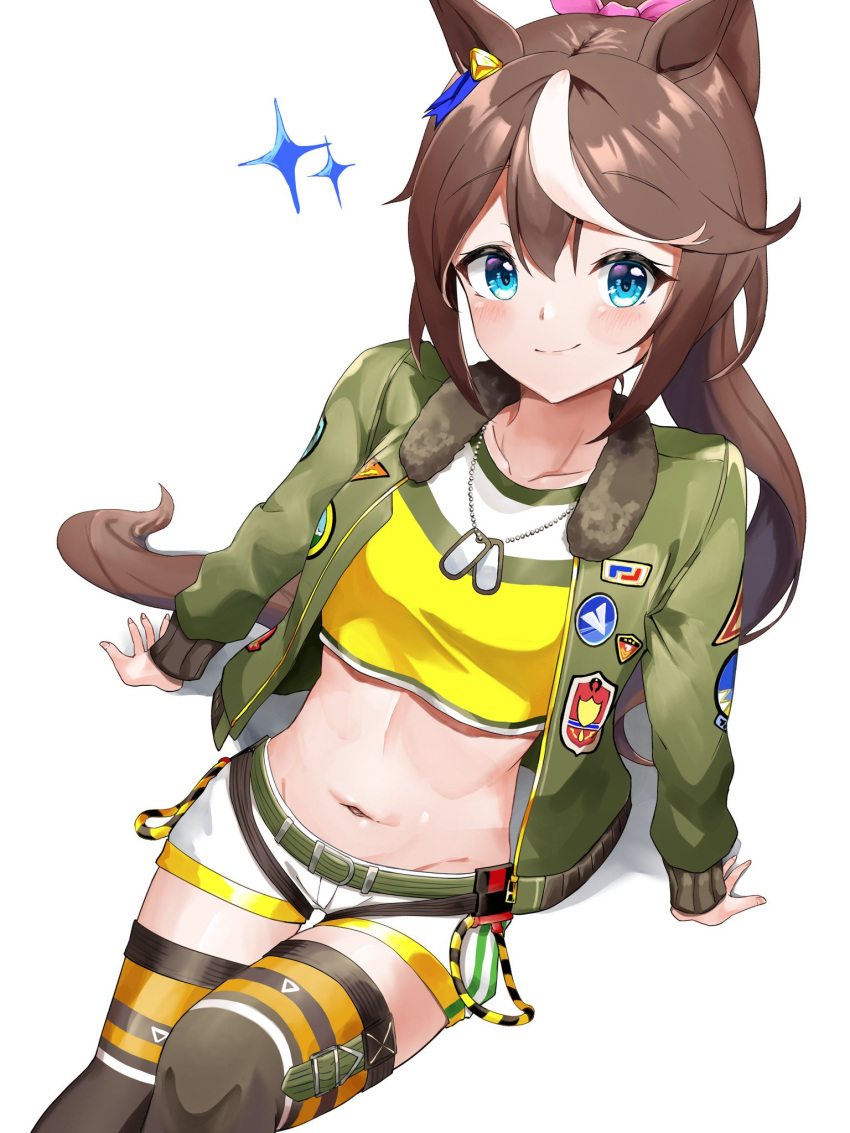 1girl animal_ears arm_support bangs blue_eyes blush bomber_jacket bow breasts brown_hair brown_thighhighs closed_mouth collarbone commentary_request cosplay crop_top dog_tags dusu_(htkj) ear_piercing ear_ribbon foreshortening green_belt green_jacket groin hair_between_eyes hair_bow hair_flaps high_ponytail highres horse_ears horse_girl horse_tail jacket long_hair long_sleeves looking_at_viewer mayano_top_gun_(umamusume) mayano_top_gun_(umamusume)_(cosplay) midriff multicolored_hair navel open_clothes open_jacket piercing pink_bow shadow shirt short_shorts shorts sidelocks simple_background sitting small_breasts smile solo sparkle streaked_hair tail thighhighs tokai_teio_(umamusume) two-tone_hair umamusume white_background white_hair white_shorts yellow_shirt