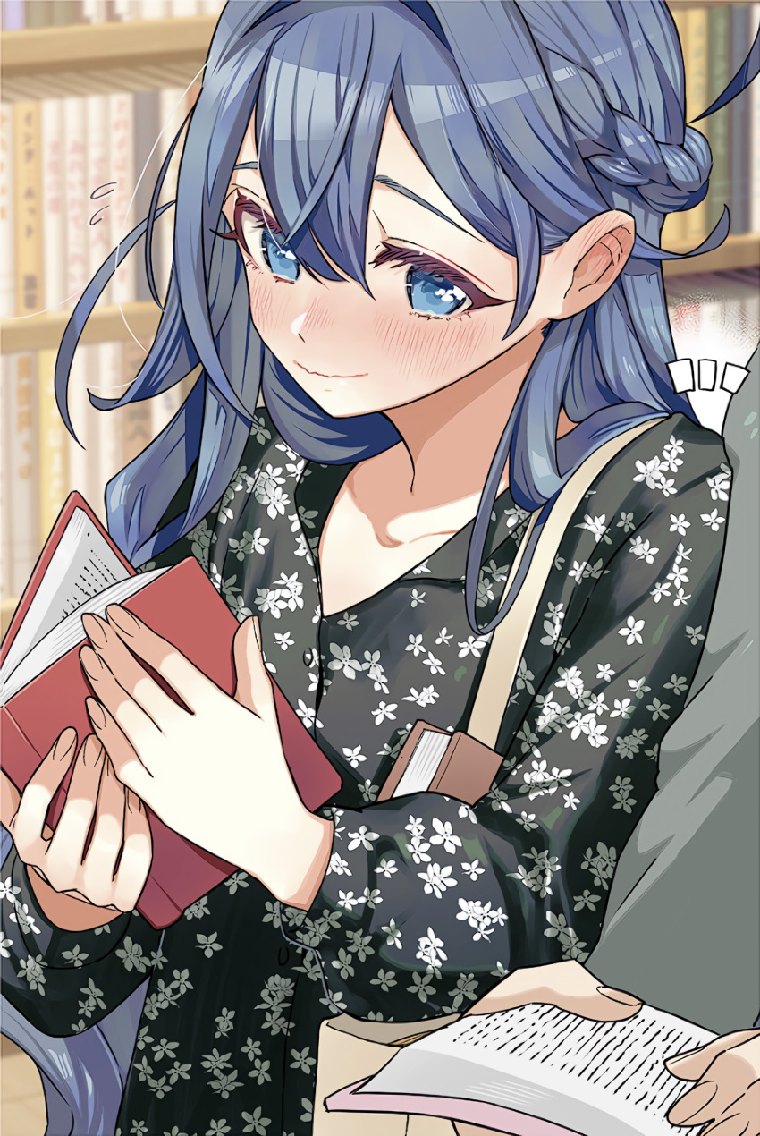 1girl 1other asymmetrical_hair bangs black_shirt blue_eyes blue_hair blush book bookshelf braid closed_mouth collarbone ear_blush floral_print hair_behind_ear hair_between_eyes happy highres holding holding_book kimi_no_koto_ga_dai_dai_dai_dai_daisuki_na_100-nin_no_kanojo library long_hair looking_at_another official_art open_book shirt sidelocks smile very_long_hair yoshimoto_shizuka yukiko_(haikara)