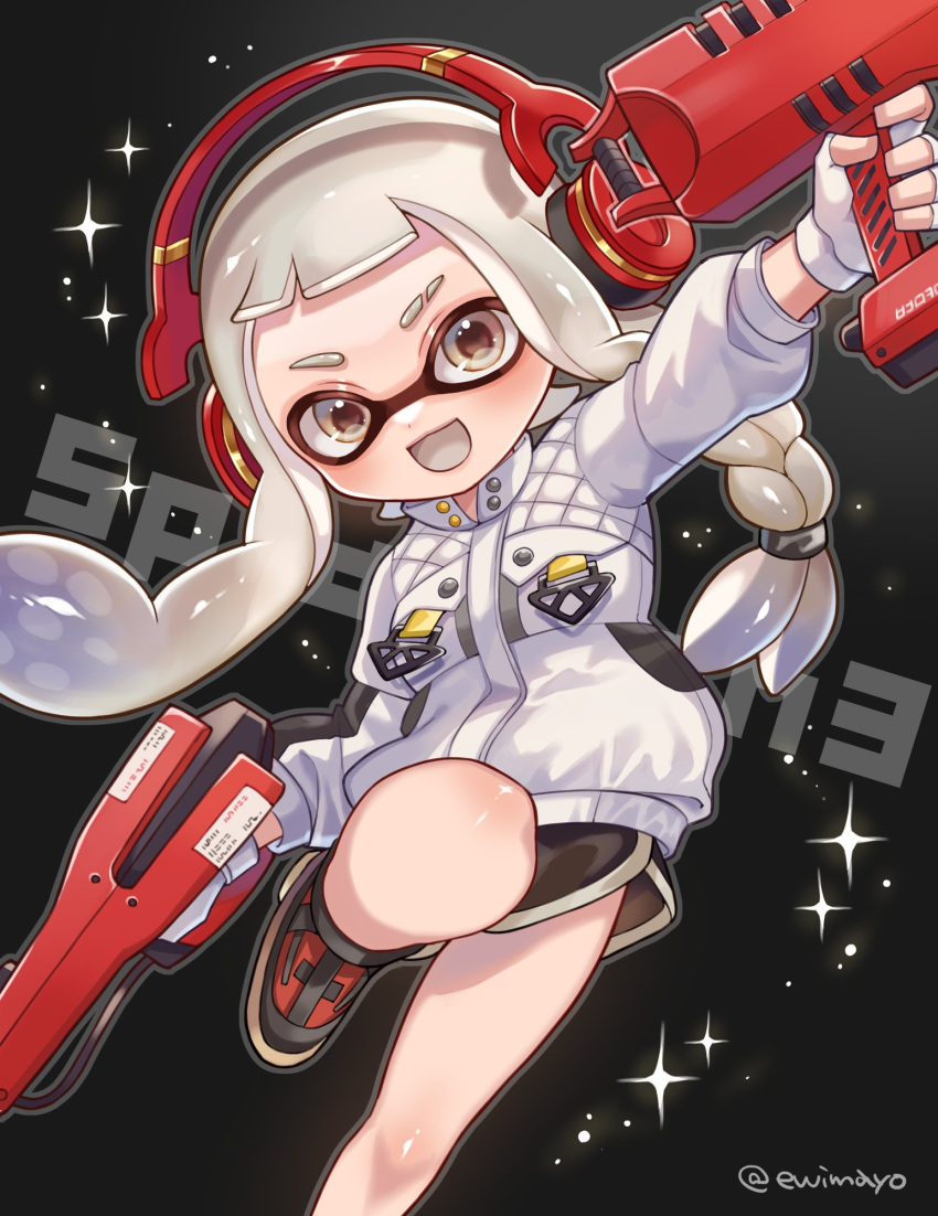 1girl :d asymmetrical_hair black_shorts blue_hair braid copyright_name dualie_squelcher_(splatoon) eyebrow_cut fingerless_gloves gloves gradient_hair grey_eyes grey_hair headphones highres holding inkling inkling_girl jacket leg_up long_hair long_sleeves looking_at_viewer multicolored_hair open_mouth shina_shina shorts smile solo sparkle splatoon_(series) splatoon_3 tentacle_hair twitter_username two-tone_hair white_gloves white_jacket