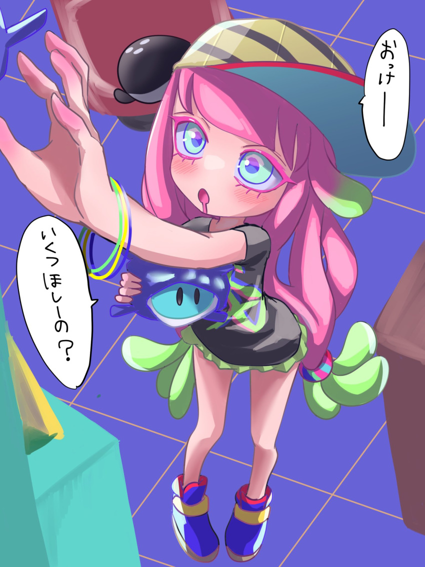 1girl baseball_cap black_shirt blue_eyes blush clenched_hands clownfish commentary_request drooling fish gradient_hair green_hair green_skirt harmony's_clownfish_(splatoon) harmony_(splatoon) hat highres long_hair low-tied_long_hair miniskirt multicolored_hair open_mouth pink_hair shirt short_sleeves skirt solo speech_bubble splatoon_(series) splatoon_3 striped striped_headwear t-shirt tama_nya tentacle_hair thighs translation_request two-tone_hair