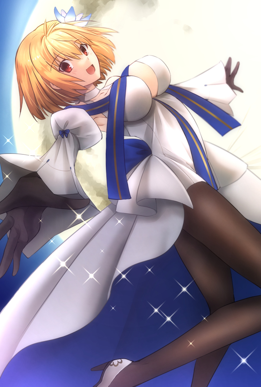 1girl antenna_hair archetype_earth arcueid_brunestud bangs black_gloves black_pantyhose blonde_hair breasts clothing_cutout commentary_request detached_sleeves dress fate/grand_order fate_(series) flower gloves hair_between_eyes hair_flower hair_ornament highres large_breasts looking_at_viewer moon official_alternate_costume open_mouth pantyhose red_eyes smile solo tsukihime tsukihime_(remake) vent_vert_(kuuya) white_dress white_flower white_sleeves wide_sleeves