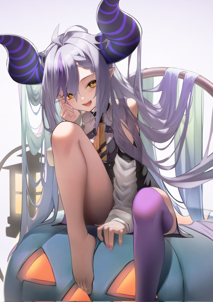 1girl ahoge bangs barefoot between_legs braid breasts convenient_arm demon_horns detached_sleeves fangs feet foot_out_of_frame grey_background hand_between_legs highres hololive horns jack-o'-lantern knee_up la+_darknesss legs light_purple_hair long_hair long_sleeves looking_at_viewer multicolored_hair nail_polish open_mouth orange_eyes pero_(peroneko0510) purple_background purple_hair purple_thighhighs shirt sidelocks single_bare_leg single_thighhigh sitting sleeveless sleeveless_shirt sleeves_past_wrists slit_pupils small_breasts solo streaked_hair striped_horns thighhighs toenail_polish toenails toes very_long_hair virtual_youtuber