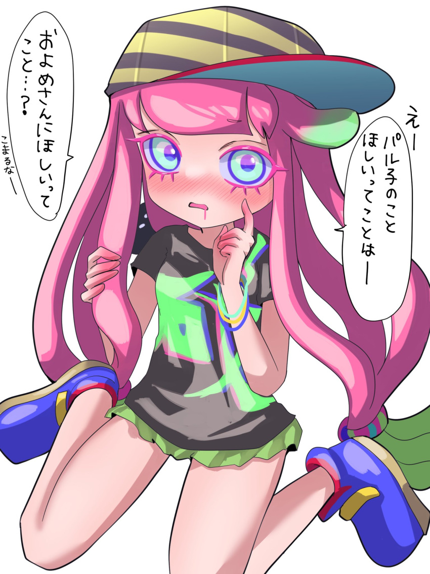 1girl baseball_cap black_shirt blue_eyes blush clownfish commentary_request drooling fish gradient_hair green_hair green_skirt harmony's_clownfish_(splatoon) harmony_(splatoon) hat highres long_hair low-tied_long_hair miniskirt multicolored_hair open_mouth pink_hair shirt short_sleeves skirt solo speech_bubble splatoon_(series) splatoon_3 striped striped_headwear t-shirt tama_nya tentacle_hair thighs translation_request two-tone_hair