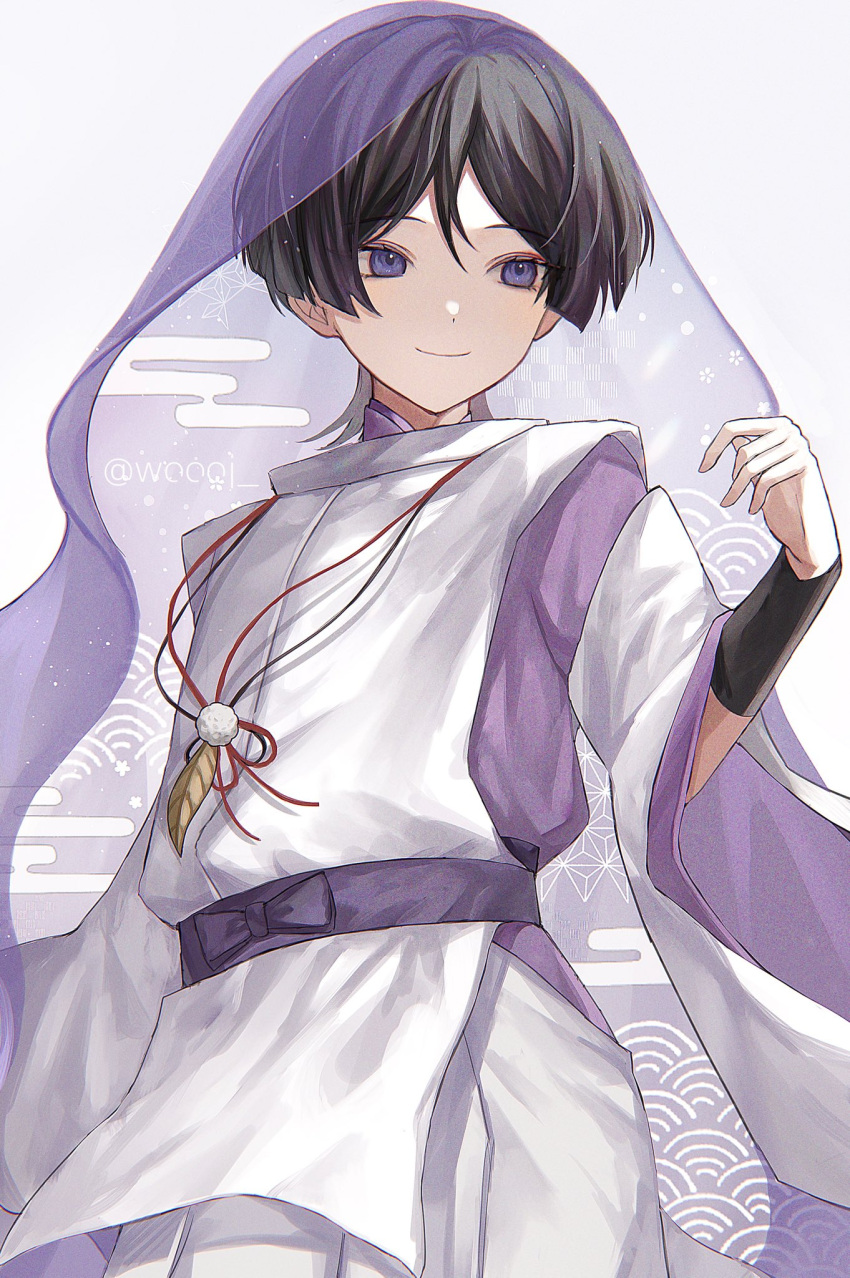 1boy alternate_costume armor artist_name asa_no_ha_(pattern) bangs black_hair blunt_ends blush bow closed_mouth commentary_request egasumi eyelashes eyeshadow genshin_impact hand_up highres japanese_armor japanese_clothes kimono kote kurokote leaf long_sleeves looking_at_viewer makeup male_focus parted_bangs pom_pom_(clothes) purple_bow purple_eyes red_eyeshadow ribbon scaramouche_(genshin_impact) seigaiha short_hair sidelocks smile solo standing string twitter_username veil white_background white_kimono wide_sleeves woooi