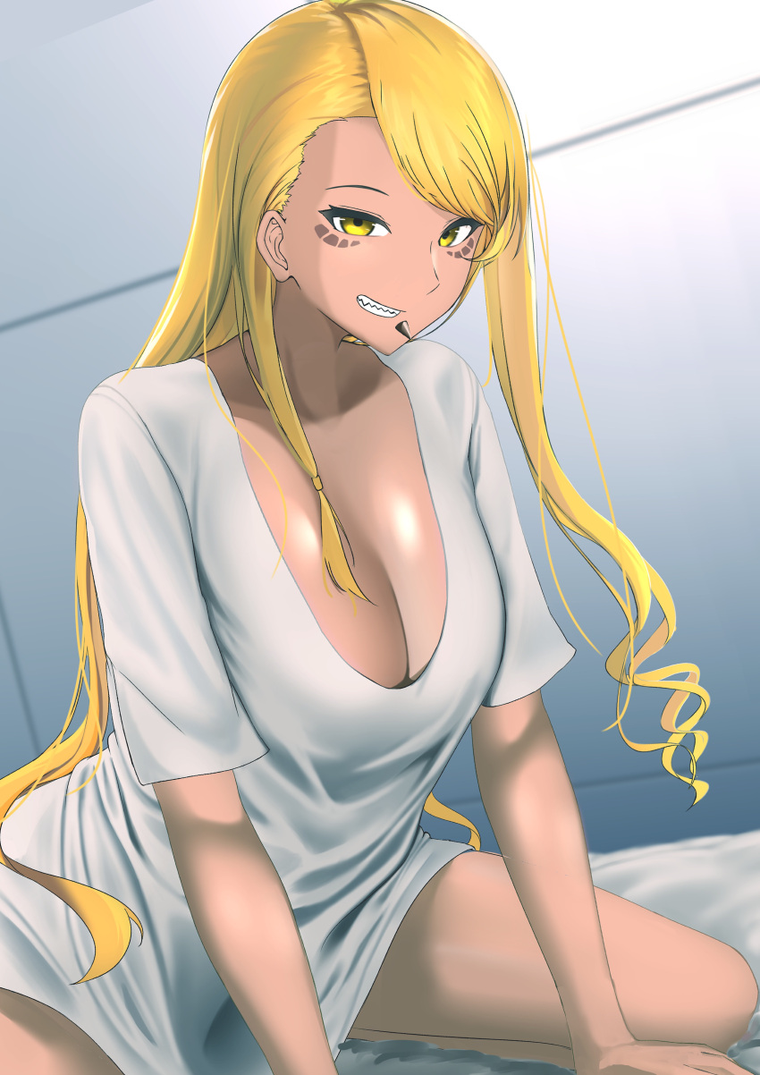 1girl absurdres blonde_hair borrowed_garments breasts chin_piercing cleavage collarbone commentary_request dark_skin dragon_girl fate/grand_order fate_(series) grin hako_kurama highres indoors kneeling large_breasts long_hair looking_at_viewer naked_shirt on_bed sharp_teeth shirt smile solo t-shirt tan teeth very_long_hair vritra_(fate) white_shirt yellow_eyes