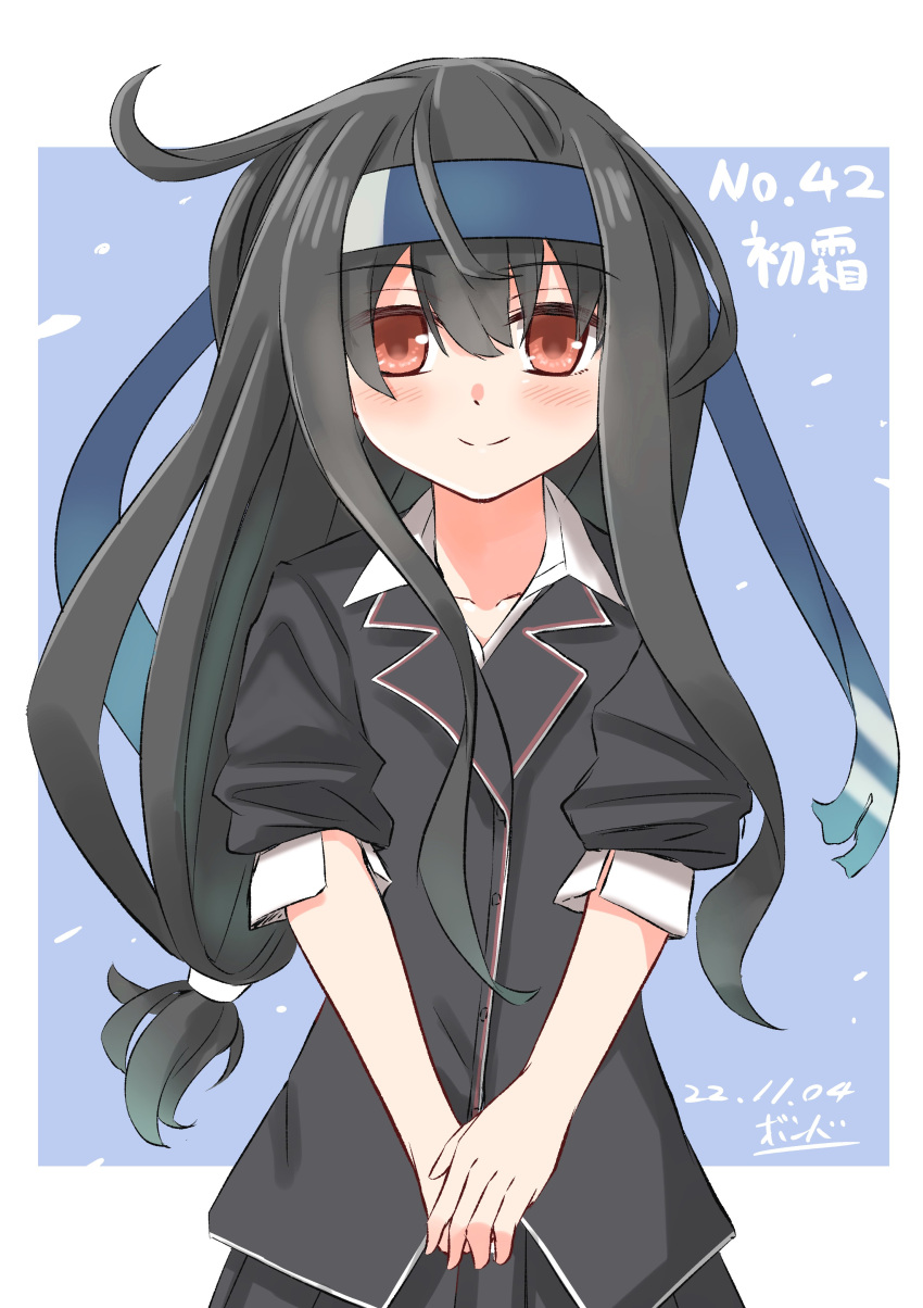 1girl absurdres ahoge black_hair black_skirt blazer blue_headband bnd_(bond0071108) commentary_request hatsushimo_(kancolle) hatsushimo_kai_ni_(kancolle) headband highres jacket kantai_collection long_hair low-tied_long_hair one-hour_drawing_challenge pleated_skirt red_eyes school_uniform skirt sleeves_rolled_up solo v_arms