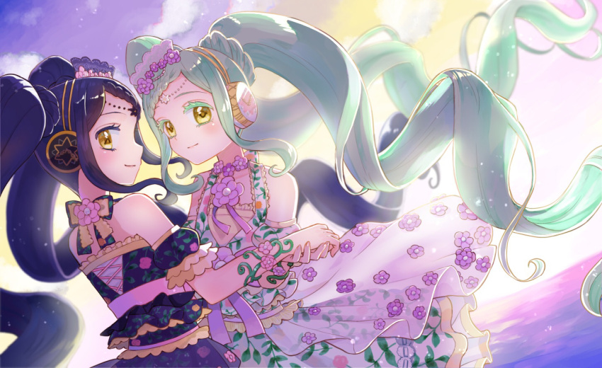 2girls arrow_(symbol) bare_shoulders blue_dress blue_hair braid braided_bangs commentary cowboy_shot detached_sleeves dress falala_a_larm floral_print flower garara_s_leep green_hair hair_flower hair_ornament head_chain headphones holding_hands idol_clothes idol_time_pripara jinno_(jin_c_kkry) long_hair looking_at_viewer multiple_girls ocean outdoors pink_flower pretty_series print_dress pripara purple_flower siblings sidelocks sisters smile standing symbol-shaped_pupils twins twintails very_long_hair white_dress wind yellow_eyes