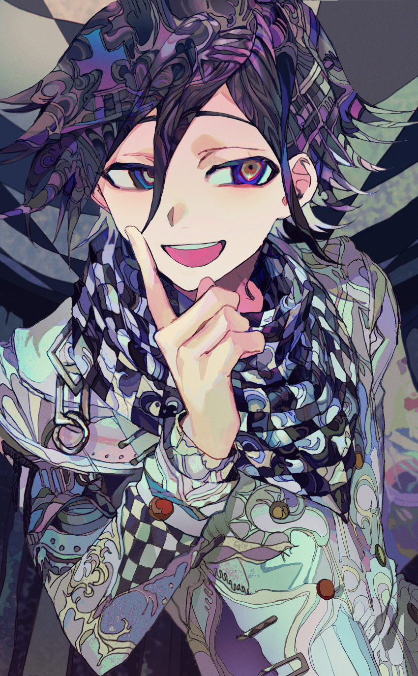 1boy abstract absurdres black_background black_scarf buttons chain checkered_background checkered_clothes checkered_scarf commentary cross danganronpa_(series) danganronpa_v3:_killing_harmony double-breasted finger_to_cheek fingernails green_eyes hair_between_eyes highres jacket layered_sleeves long_sleeves looking_at_viewer male_focus multicolored_buttons oma_kokichi open_mouth purple_eyes purple_hair scarf short_hair smile solo teeth two-tone_background two-tone_eyes two-tone_scarf upper_body upper_teeth_only white_background white_jacket white_scarf yadu_nadu