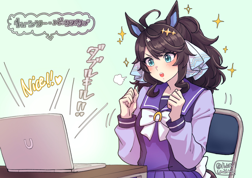 1girl ahoge animal_ears blue_background blue_eyes bow chair clenched_hands commentary_request computer daring_tact_(umamusume) ear_ornament folding_chair heart hi_(ibisf5umauma) highres horse_ears horse_girl horse_tail laptop long_sleeves medium_hair open_mouth pleated_skirt puff_of_air purple_serafuku purple_shirt purple_skirt sailor_collar school_uniform serafuku shirt simple_background sitting skirt smile solo sparkle tail teeth tracen_school_uniform translation_request twitter_username umamusume upper_body upper_teeth_only white_bow winter_uniform