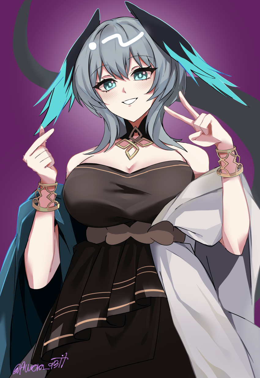 1girl 9bit absurdres aqua_eyes arknights black_choker black_dress bracelet choker commentary cowboy_shot dress grey_hair grin hands_up head_tilt head_wings highres ho'olheyak_(arknights) ho'olheyak_(carriage_of_the_winds_of_time)_(arknights) jewelry looking_at_viewer medium_hair official_alternate_costume purple_background smile solo standing strapless strapless_dress v wings