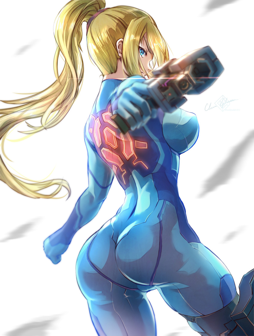 1girl absurdres artist_name ass bangs blonde_hair blue_bodysuit blue_eyes bodysuit breasts clear_glass_(mildmild1311) closed_mouth commentary_request from_behind highres holding holding_weapon lips long_hair long_sleeves looking_at_viewer looking_back medium_breasts metroid paralyzer ponytail samus_aran shiny shiny_clothes shiny_hair signature simple_background skin_tight solo weapon white_background zero_suit